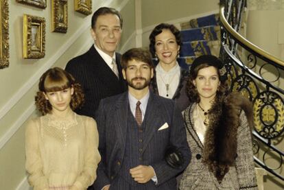 Los principales actores de la serie de TVE <i>La República. </i>