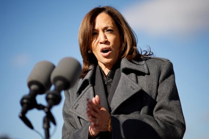 Kamala Harris, este viernes ante la prensa en Madison (Wisconsin).