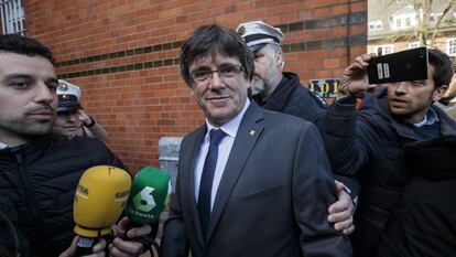 El expresidente catalán, Carles Puigdemont, a su salida de la cárcel de Neumuenster (Alemania), el pasado 6 de abril.