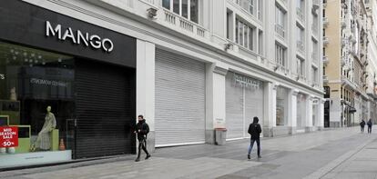 Una tienda de mango en Madrid durante el estado de alarma.