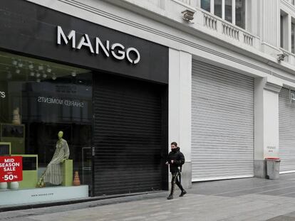 Una tienda de mango en Madrid durante el estado de alarma.