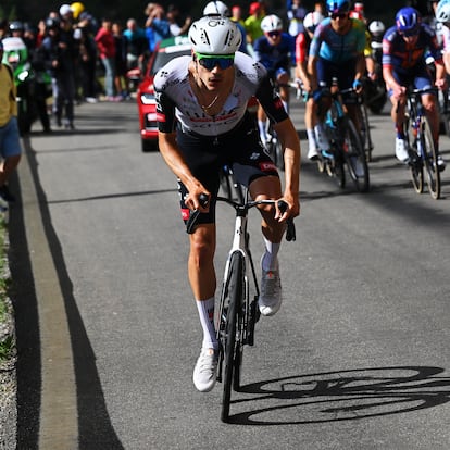 CERLER. HUESCA LA MAGIA, SPAIN - AUGUST 29: Juan Ayuso of Spain and UAE Team Emirates - XRG attacks in the breakaway during the La Vuelta - 80th Tour of Spain 2025, Stage 7 a 188km stage from Andorra la Vella to Cerler. Huesca La Magia 1910m / #UCIWT / on August 29, 2025 in Cerler. Huesca La Magia, Spain. (Photo by Dario Belingheri/Getty Images)