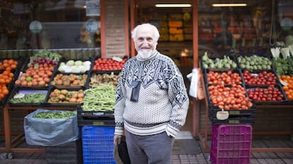 José Esquinas outside a grocery store in Córdoba.