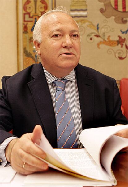 El ministro de Exteriores, Miguel Ángel Moratinos, durante su comparecencia hoy en el Congreso de los Diputados.