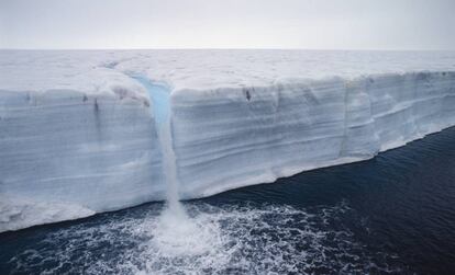 El glaciar de Austfonna, en el archipiélago de Svalbard (Noruega), derritiéndose. 