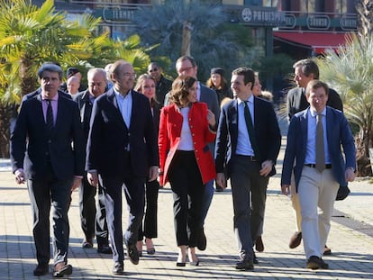 Casado, junto a Garrido, García-Escudero, Díaz Ayuso, y Martínez-Almeida.