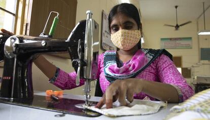 350 artesanas de Integrated Developement empezaron a fabricar mascarillas antes de que el gobierno indio decretara el confinamiento