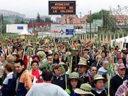 Miles de alicantinos, ayer durante la peregrinación a la Santa Faz, hace dos años.