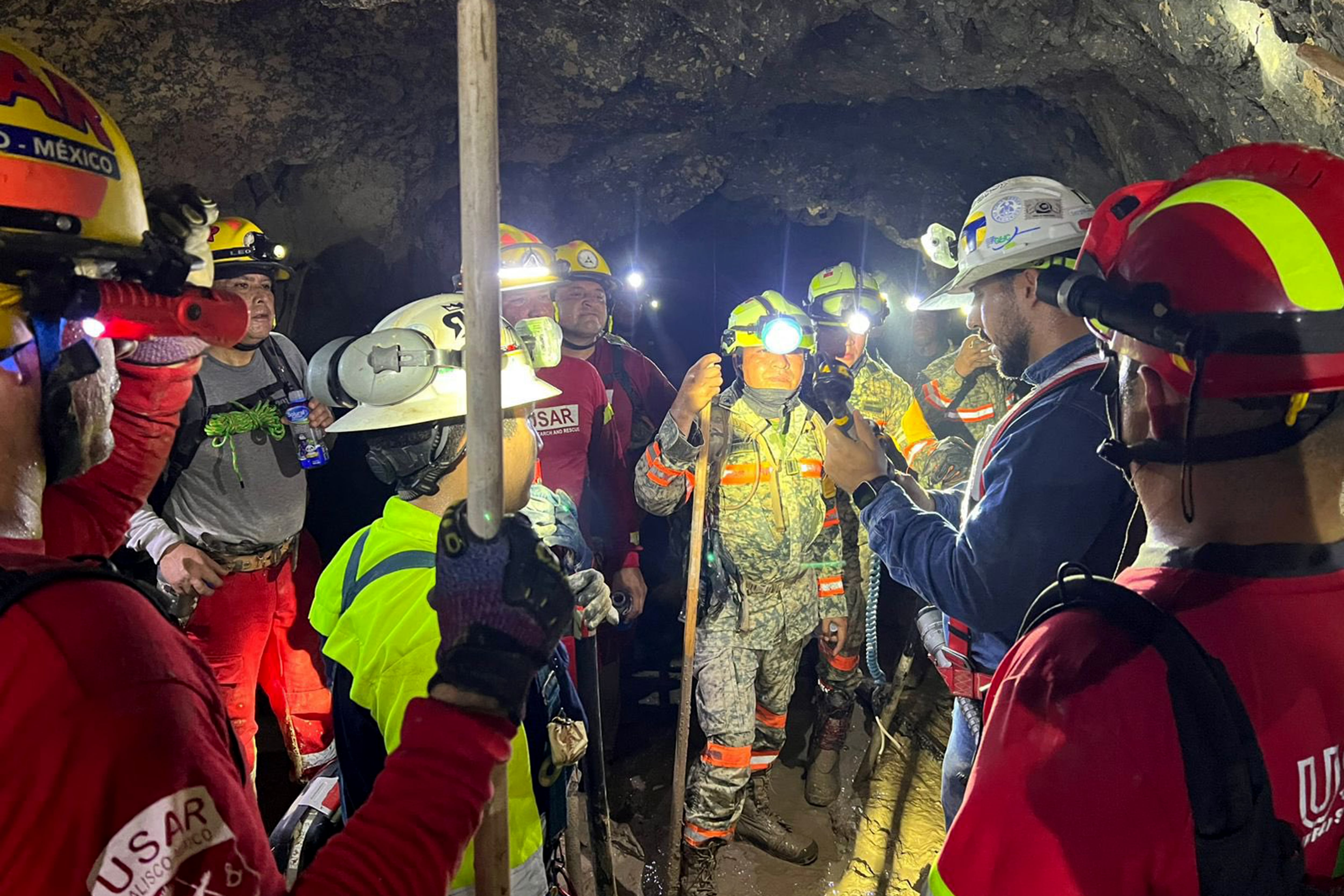 Cuenta regresiva para encontrar al último minero atrapado en Sinaloa