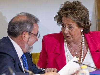 La alcaldesa de Valencia en funciones, Rita Barber&aacute;, con el responsable ejecutivo de Feria Valencia, Jose Vicente Gonz&aacute;lez.