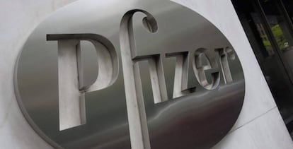 Logotipo de la farmacéutica Pfizer en sus sede central.