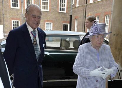 Isabel II de Inglaterra junto a su marido Felipe de Edimburgo.