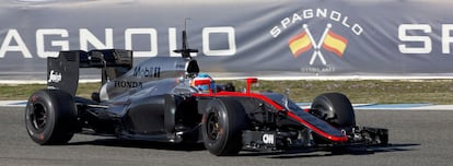 Fernando Alonso, en su McLaren, su nueva escudería tras dejar Ferrari.