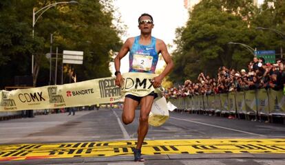 Juan Luis Barrios, ganador del medio maratón.