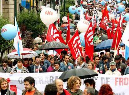 Participantes en la marcha convocada por el sindicato CIG en Vigo.