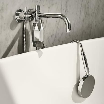 Artículo de EL PAÍS Escaparate sobre los beneficios de un filtro de agua para la ducha.