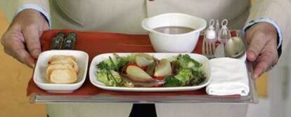 Servicio de menú a bordo de la empresa Gategourmet para la clase Business de los vuelos de Iberia hacia América.
