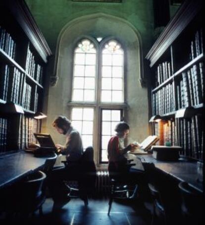 Estudiantes en la Biblioteca Bodlian de Oxford.