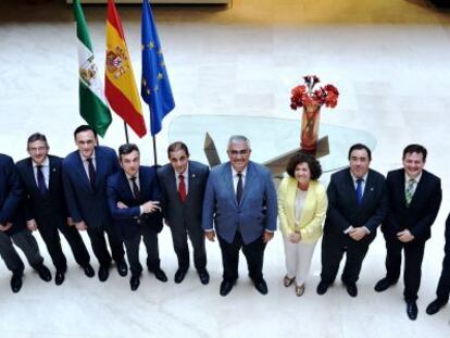 Los rectores de las universidades p&uacute;blicas andaluzas con el consejero de Conocimiento, Antonio Ram&iacute;rez de Arellano.