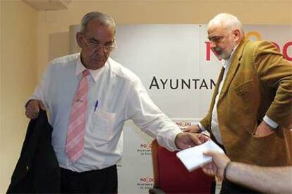 José Antonio García y José Marín, ayer, tras leer el comunicado en el que anunciaban su dimisión.