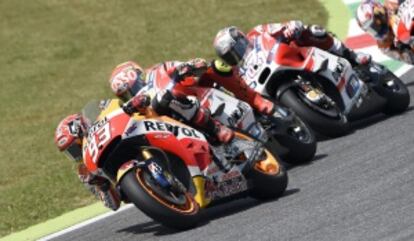 Márquez, por delante de las Ducati y de Pedrosa, antes de la caída.