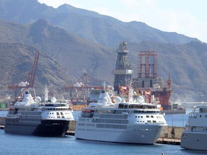 Tres buques de superlujo de la Silversea Cruises en el puerto de la capital tinerfeña. 