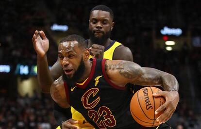 LeBron James supera a Stephenson.