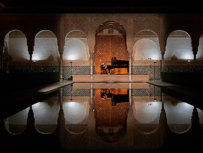 Igor Levit durante su recital en el Patio de los Arrayanes.