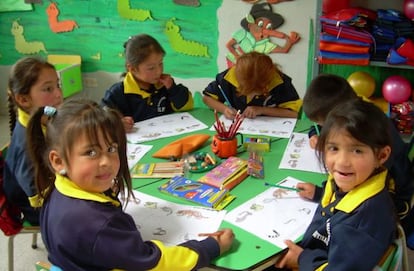 Alumnos de Escuela Nueva en una zona rural colombiana.