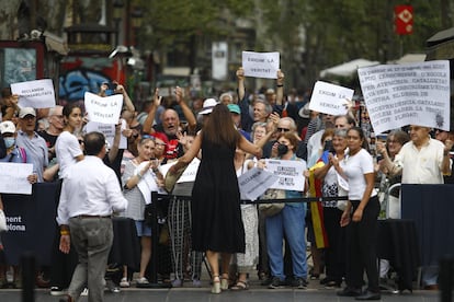 La presidenta del Parlament, Laura Borràs, durante el homenaje a las víctimas del atentado del 17 de agosto, en La Rambla, el 17 de agosto.