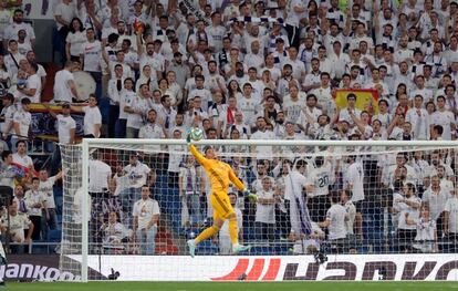 Alphonse Areola salva un gol.