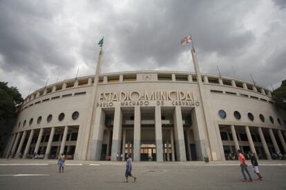 A entrada do est&aacute;dio do Pacaembu.