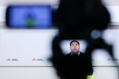 El líder de ERC, Oriol Junqueras, durante la rueda de prensa que ha ofrecido este lunes en Barcelona.