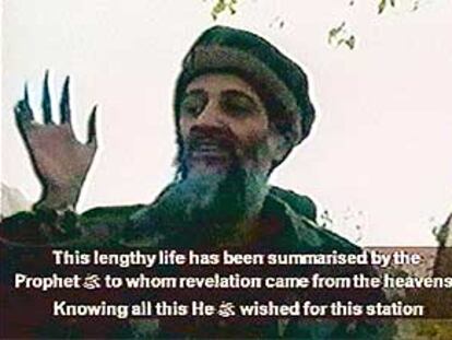 Imagen del vídeo difundido ayer en el que aparece un hombre identificado como Bin Laden.