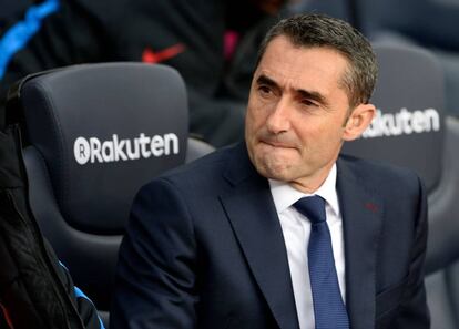 El entrenador del Barcelona, Ernesto Valverde, momentos antes del partido.