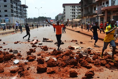 <span >Habitualmente, Conakry entra en la lista de lo peor de lo peor según las encuestas más variopintas. Aquí información de la cadena CNBC, en una lista de las ciudades más peligrosas. Foto: Getty Images.</span>