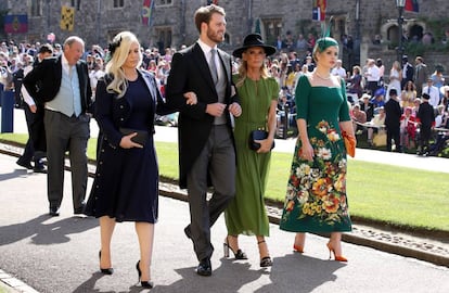 Lady Eliza Spencer, Louis Spencer, Victoria Aitken y lady Kitty Spencer a su llegada a la boda del príncipe Enrique con Meghan Markle, el 19 de mayo de 2018 en Windsor.