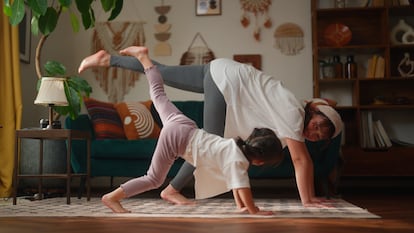 Aplicar estrategias de autocontrol como el yoga o técnicas de respiración ayudarán al adulto a no perder el control. 