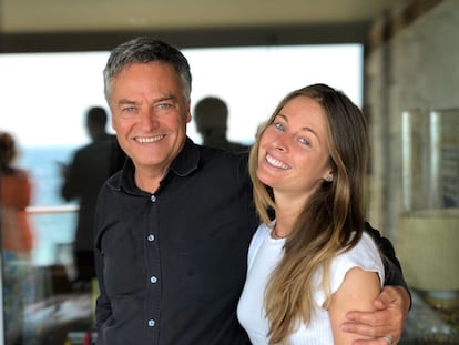 Valentina Correa junto a su padre, el ingeniero y empresario Alejandro Correa.