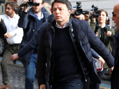 El primer ministro Renzi llega a la asamblea del PD en Roma.
