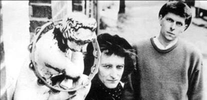 Giles Smith (derecha) en su etapa como The Cleaners From Venus.
