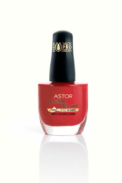 Acabados de lujo y colores clásicos para el esmalte Lycra Laque Deluxe de Astor. Además, contiene calcio, queratina y minerales para cuidar de las uñas. Cuesta 7,25 euros.