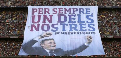 Pancarta desplegada en el Camp Nou para despedir al t&eacute;cnico.