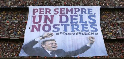Pancarta desplegada en el Camp Nou para despedir al técnico.