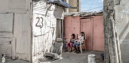 Vecinos del barrio Los Guandules, al norte de Santo Domingo (República Dominicana).