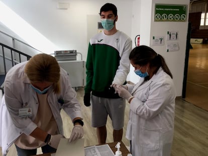 Darío Brizuela, de Unicaja, se somete a un test serológico en Los Guindos