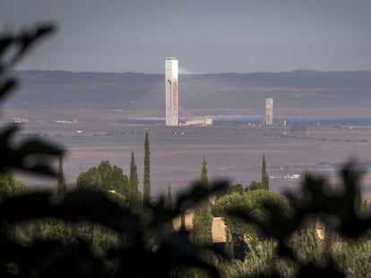 Una de las Torres de la Plataforma solar Solúcar.