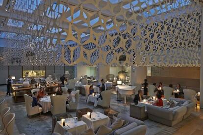 Comedor del restaurante Bistreau, en el hotel Mandarin Oriental de Barcelona, con interiorismo de Patricia Urquiola.