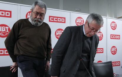 El líder de UGT, cándido Méndez, a la izquierda, junto al secretario general de CC OO, Ignacio Fernández Toxo.