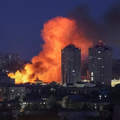 Fire and smoke rise in the aftermath of a Russian drone strike, amid Russia's attack on Ukraine, in Kyiv, Ukraine June 6, 2025. REUTERS/Gleb Garanich
